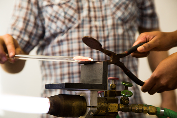 Flattening the hot glass