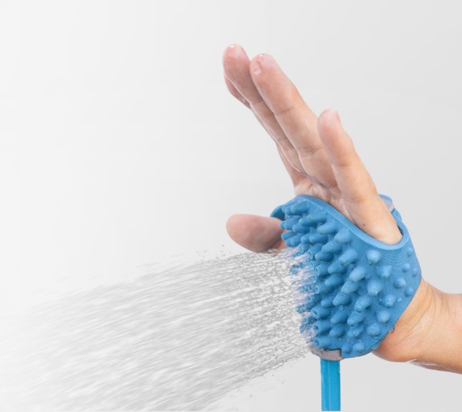 Aquapaw Pet Bathing Mitt | UncommonGoods